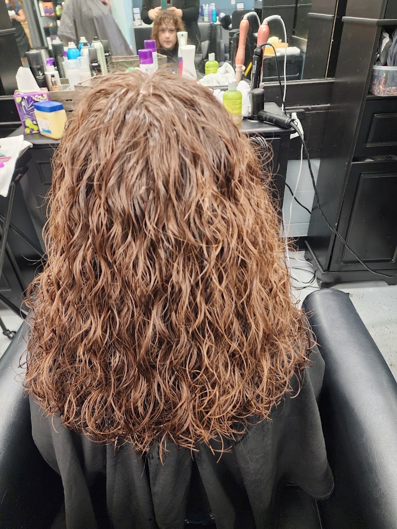 Blu Hairon Salon, beauty salon in Newport, OR, photo 1 of 9